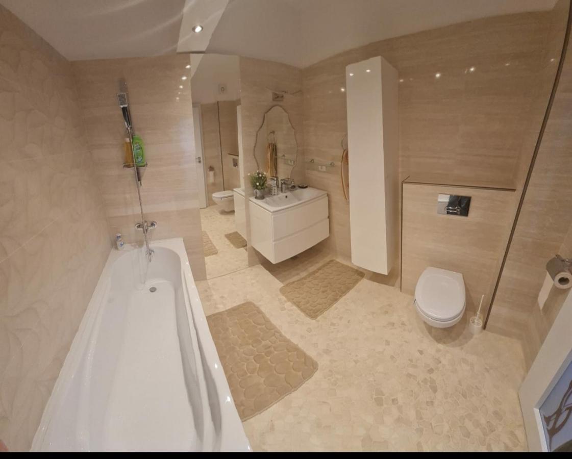 Iosia Apartment 203 Oradea Εξωτερικό φωτογραφία